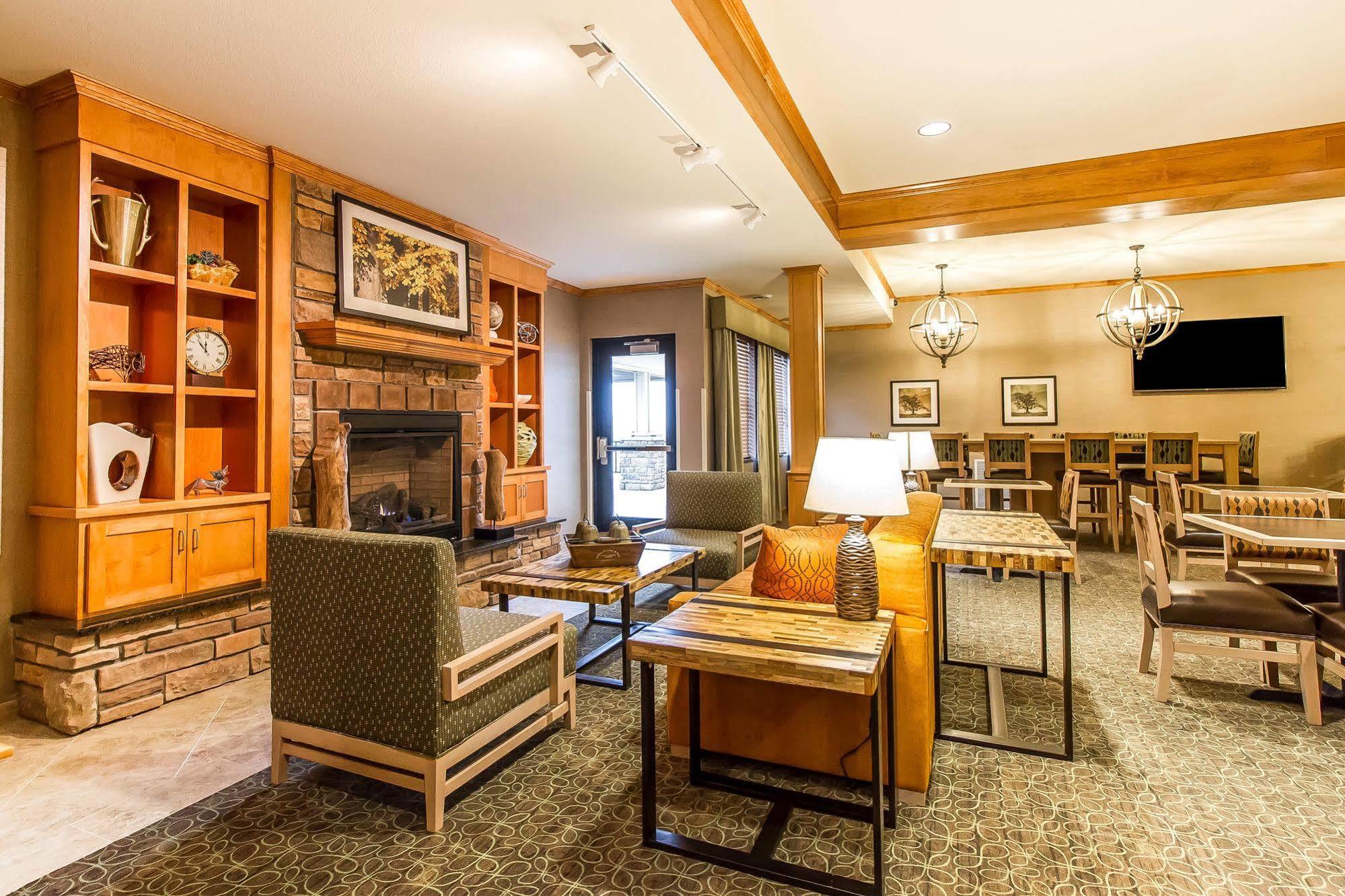 Mainstay Suites Stanley Екстер'єр фото