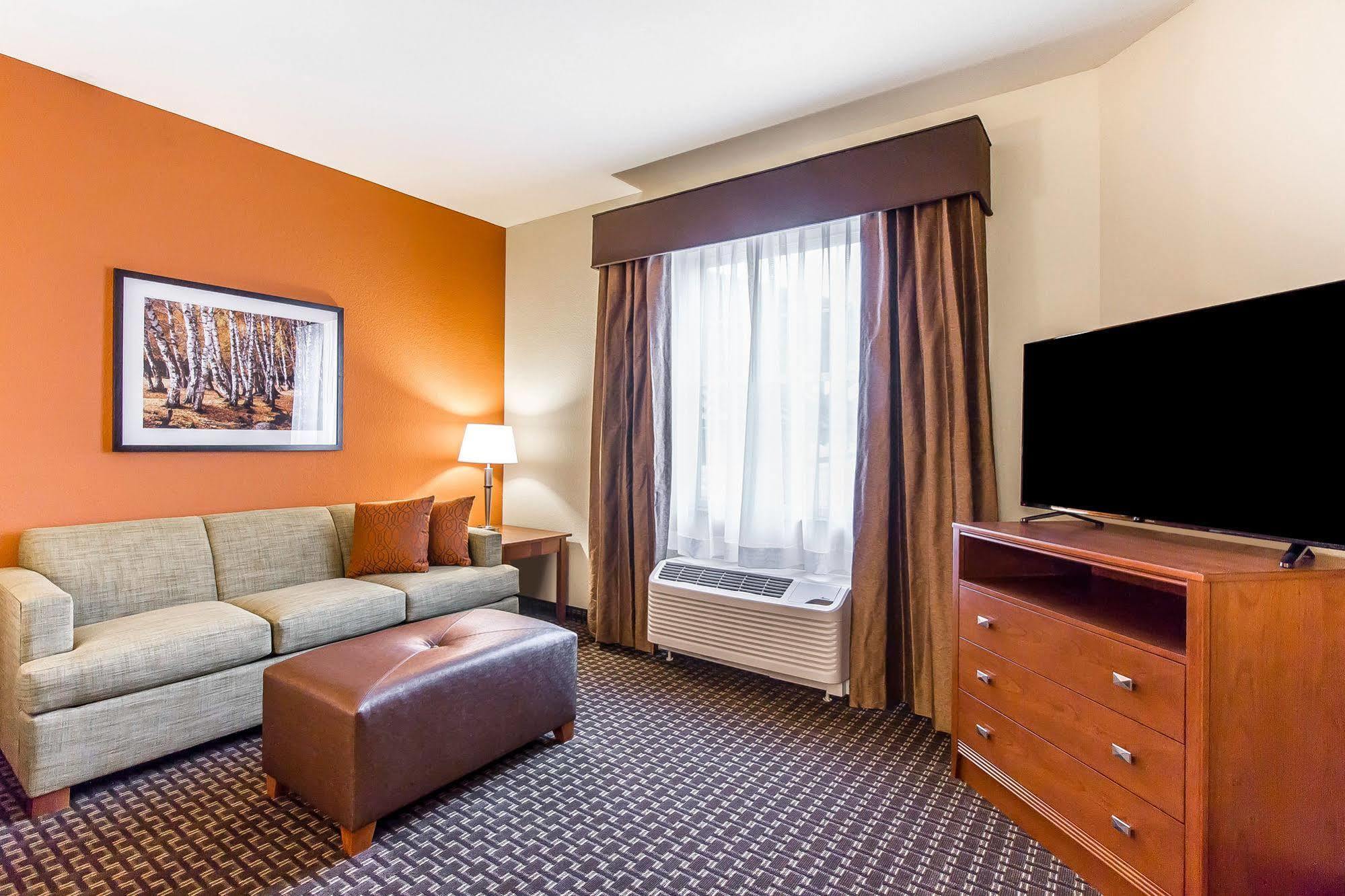 Mainstay Suites Stanley Екстер'єр фото