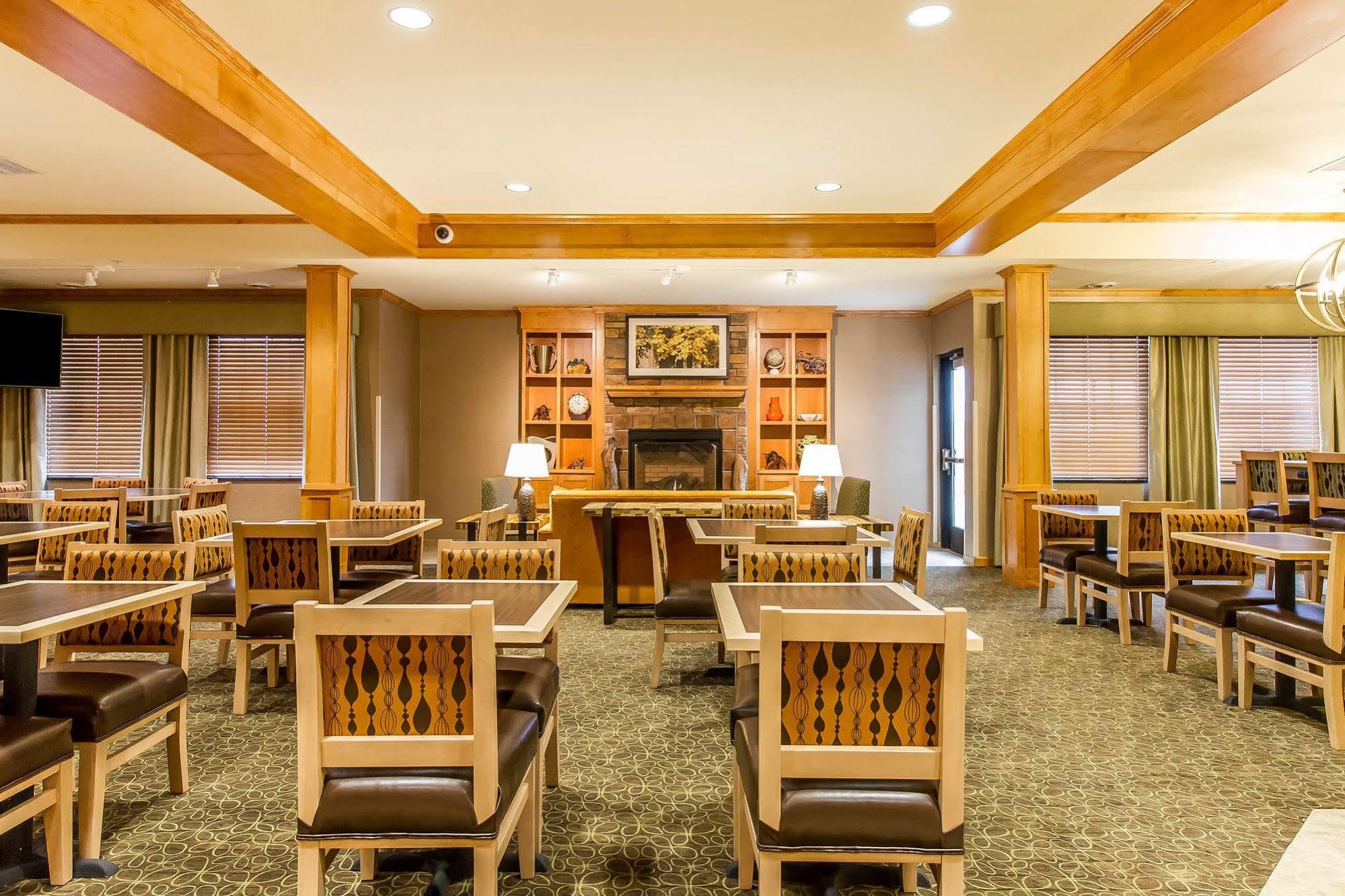 Mainstay Suites Stanley Екстер'єр фото