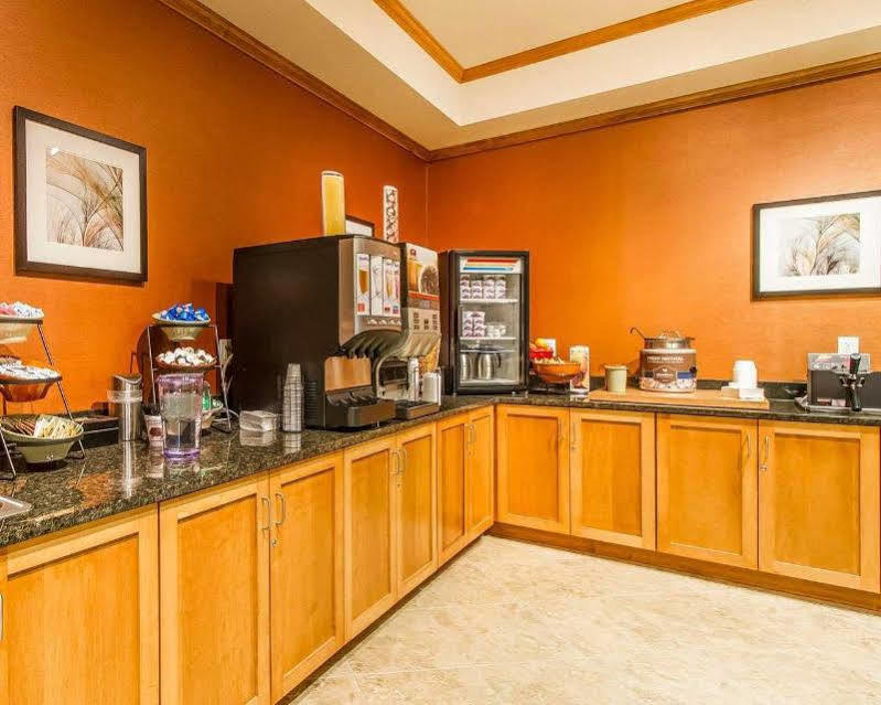 Mainstay Suites Stanley Екстер'єр фото
