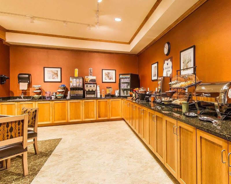 Mainstay Suites Stanley Екстер'єр фото