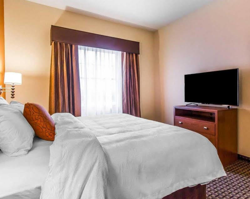 Mainstay Suites Stanley Екстер'єр фото