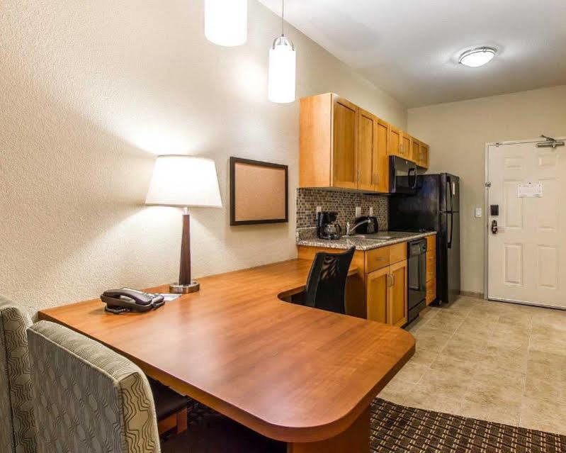 Mainstay Suites Stanley Екстер'єр фото