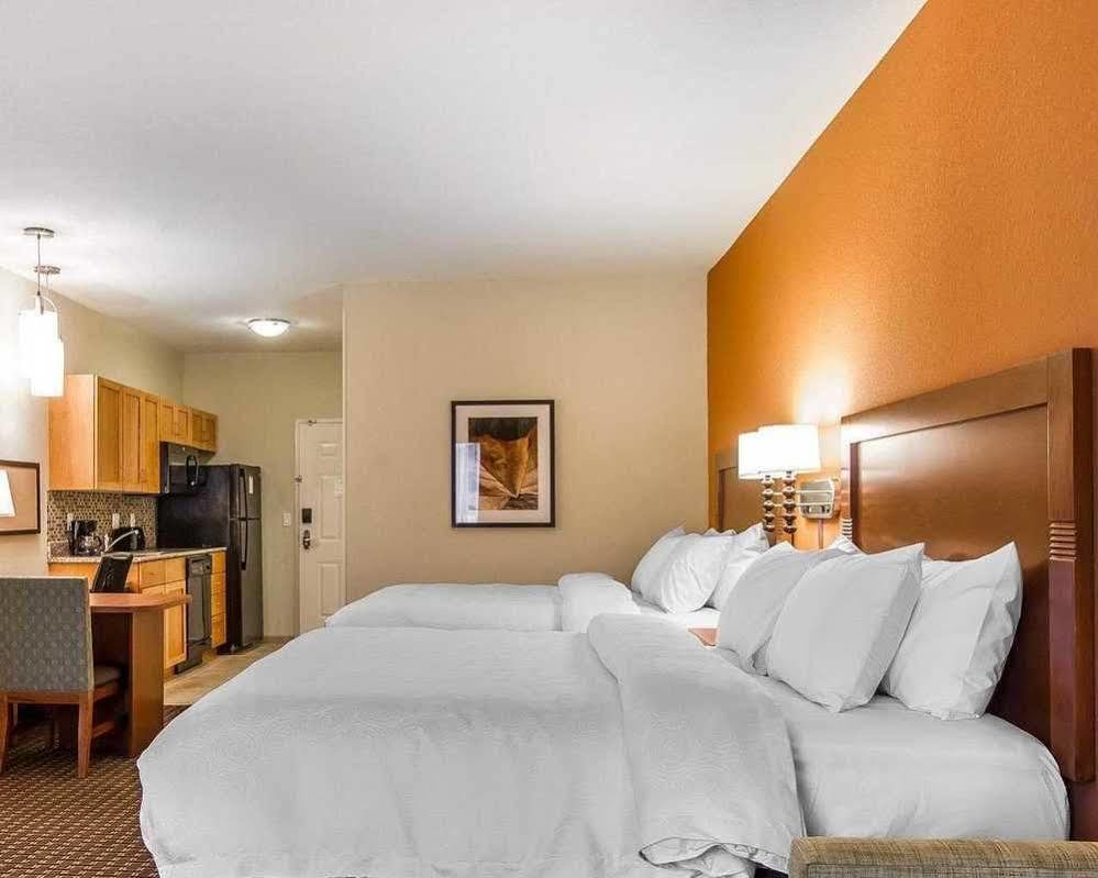 Mainstay Suites Stanley Екстер'єр фото